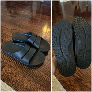 Oofos Slides, size M10/W12